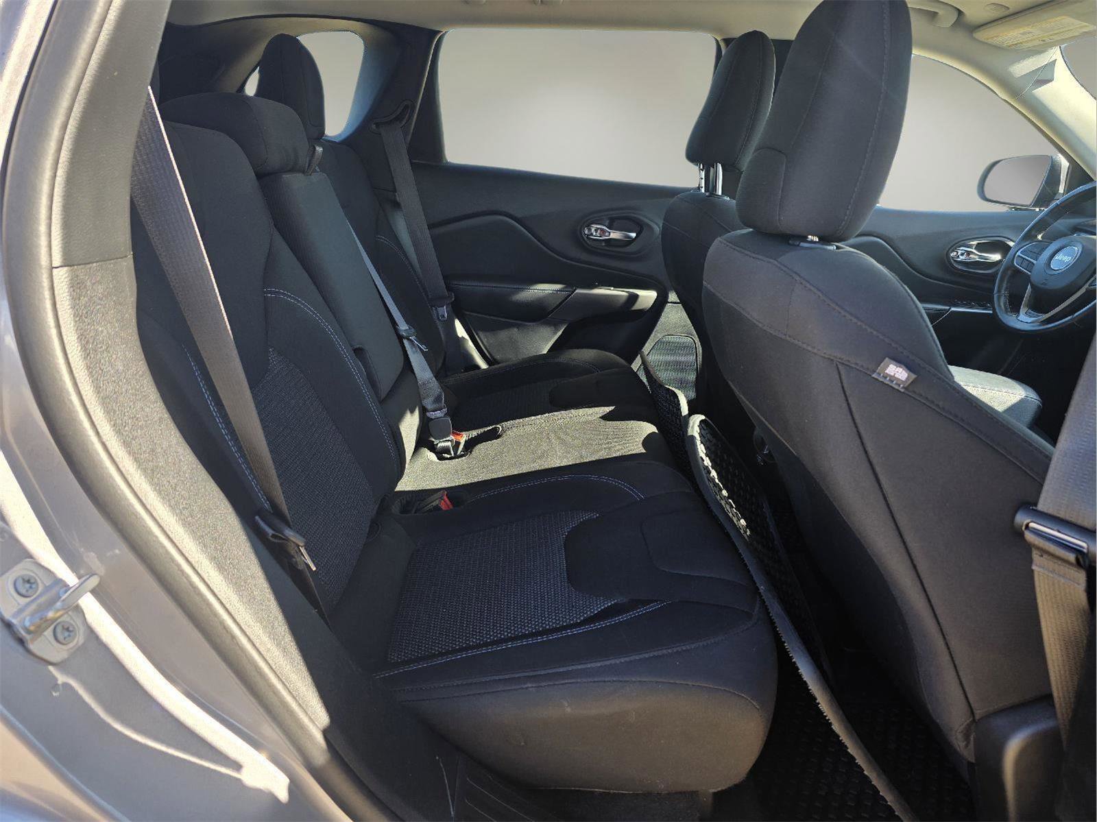 Used 2020 Jeep Cherokee Latitude w/ Cold Weather Group image 25