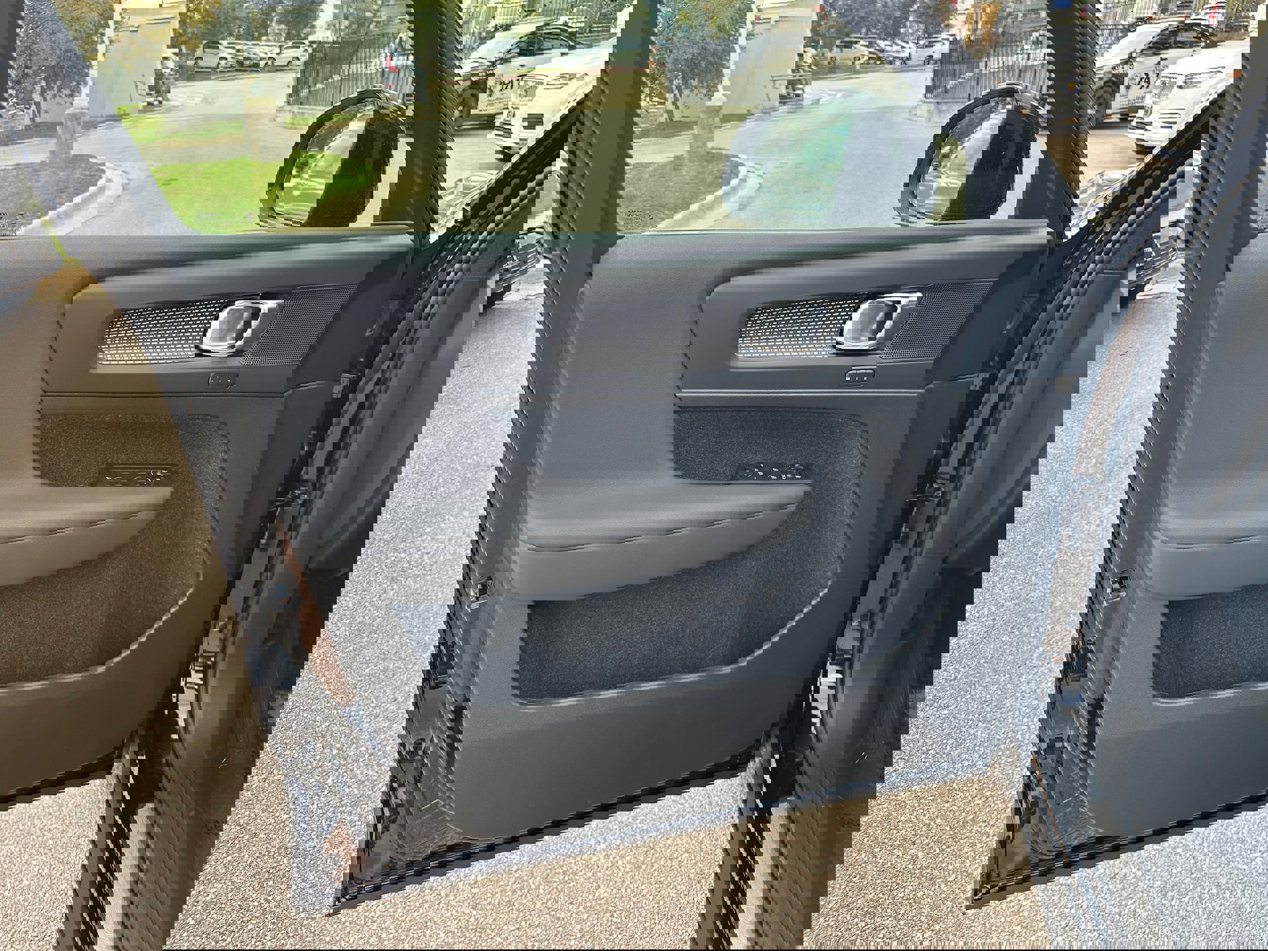 New 2026 Volvo EX40 Plus w/ Climate Package image 16