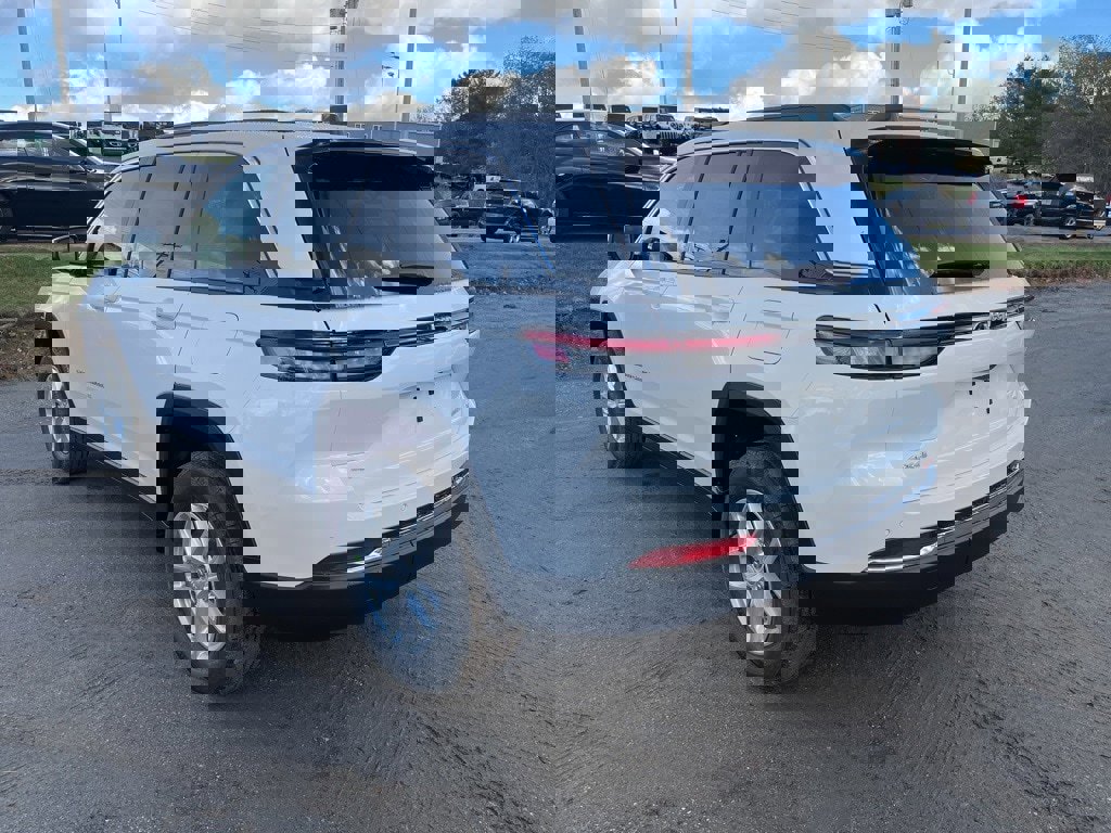 New 2025 Jeep Grand Cherokee Laredo X image 5