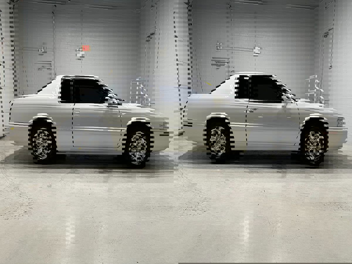 Used 2002 Cadillac Eldorado Touring w/ Preffered Equipment Group FWD image 2