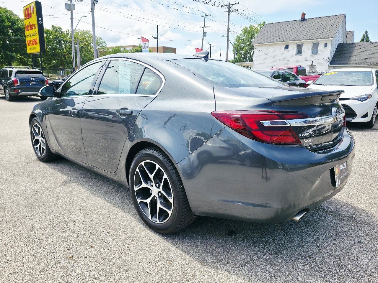 Used 2017 Buick Regal Sport Touring FWD image 7