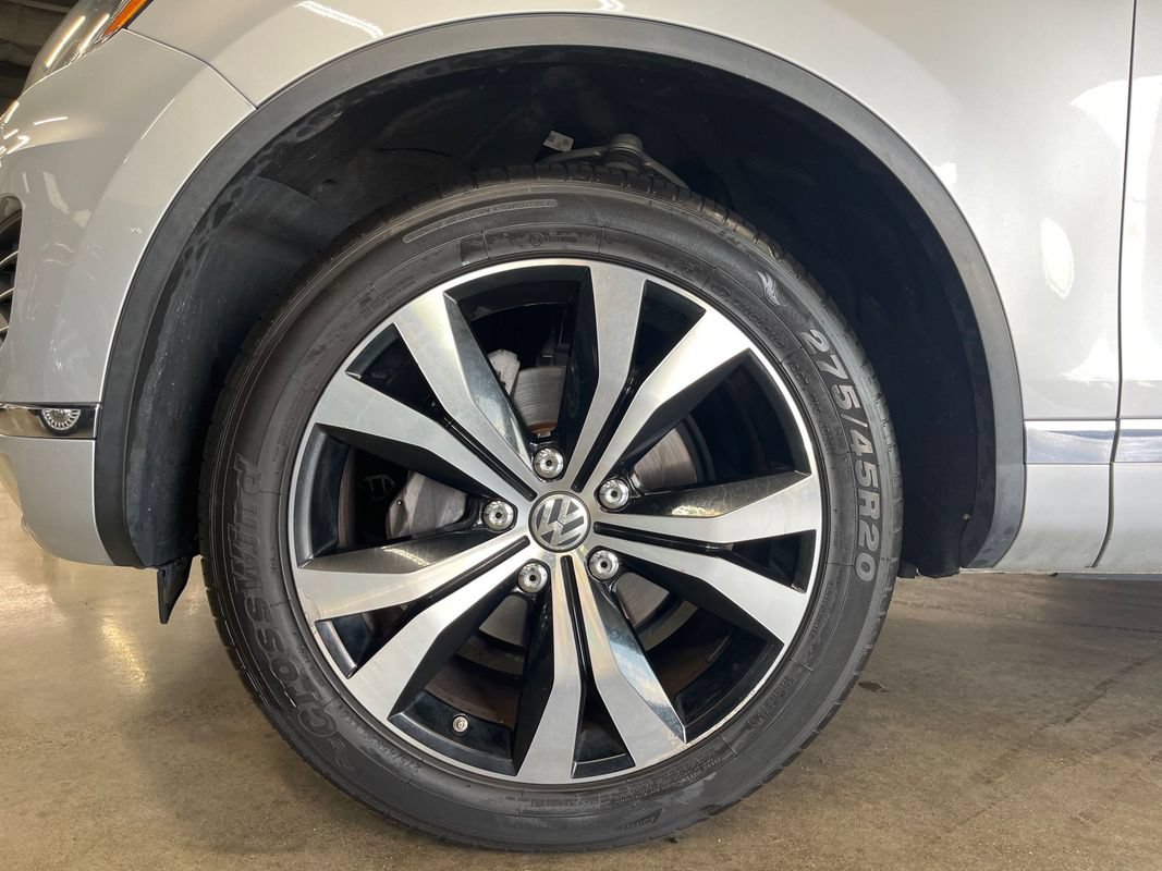 Used 2017 Volkswagen Touareg Wolfsburg Edition AWD/4WD image 30