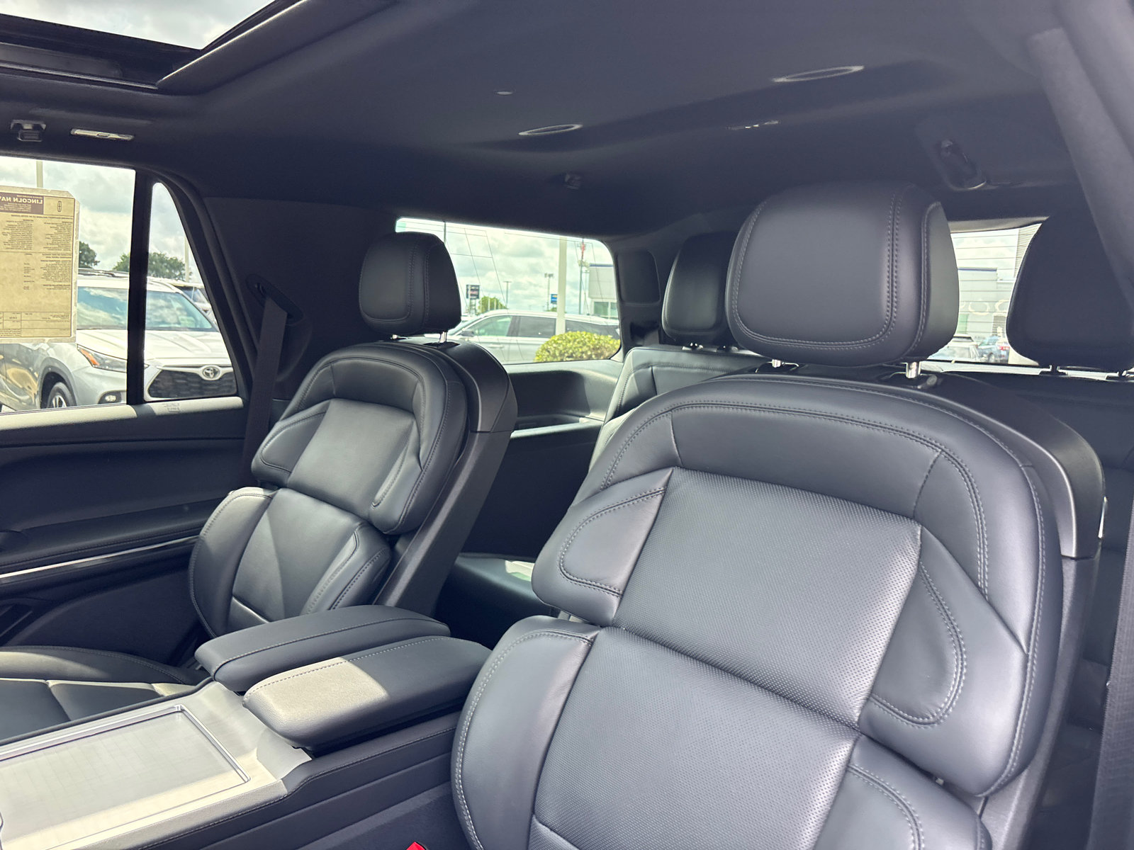 New 2027 Lincoln Navigator Reserve w/ Jet Appearance Package AWD/4WD image 26