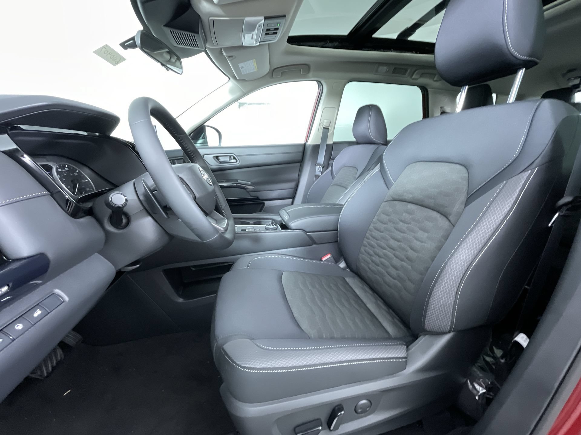 New 2026 Nissan Pathfinder SV w/ SV Premium Package AWD/4WD image 15