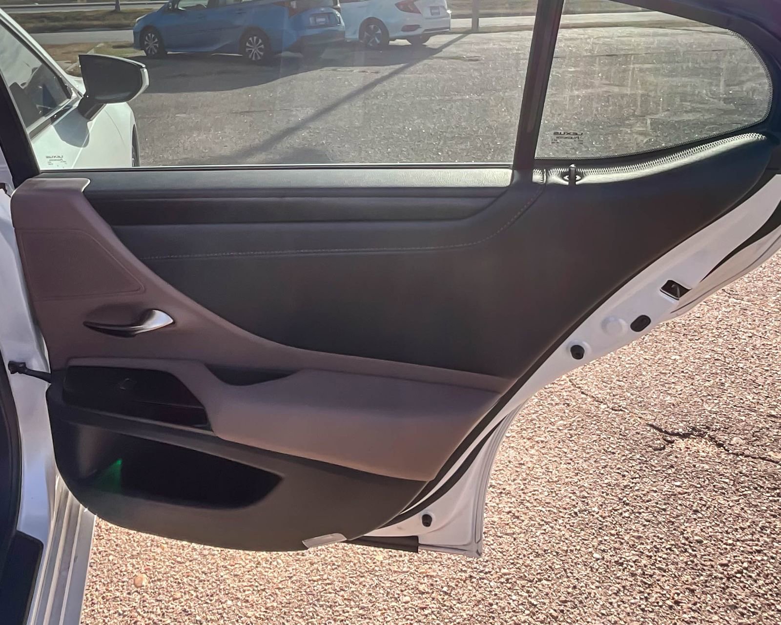 Used 2023 Lexus ES 350 w/ Premium Package image 16