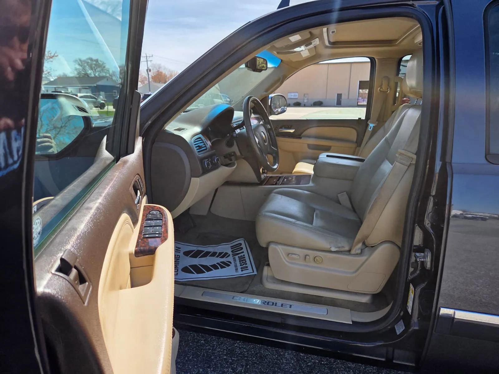 Used 2013 Chevrolet Suburban LTZ AWD/4WD image 9