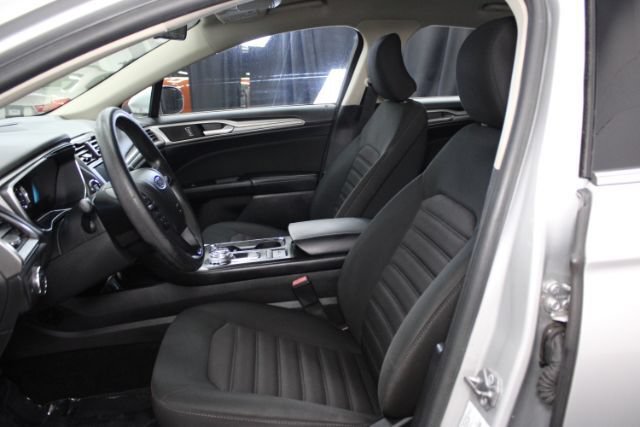 Used 2018 Ford Fusion SE FWD image 12