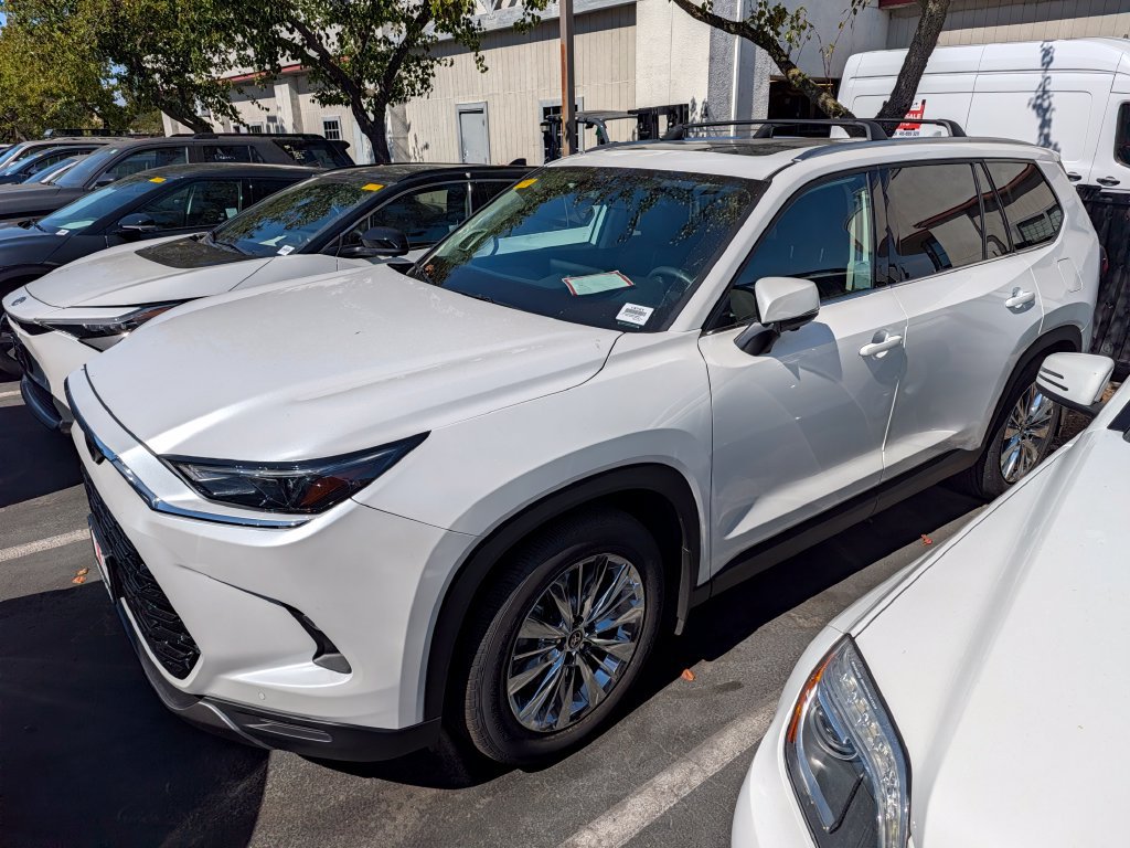 Used 2024 Toyota Grand Highlander AWD image 5