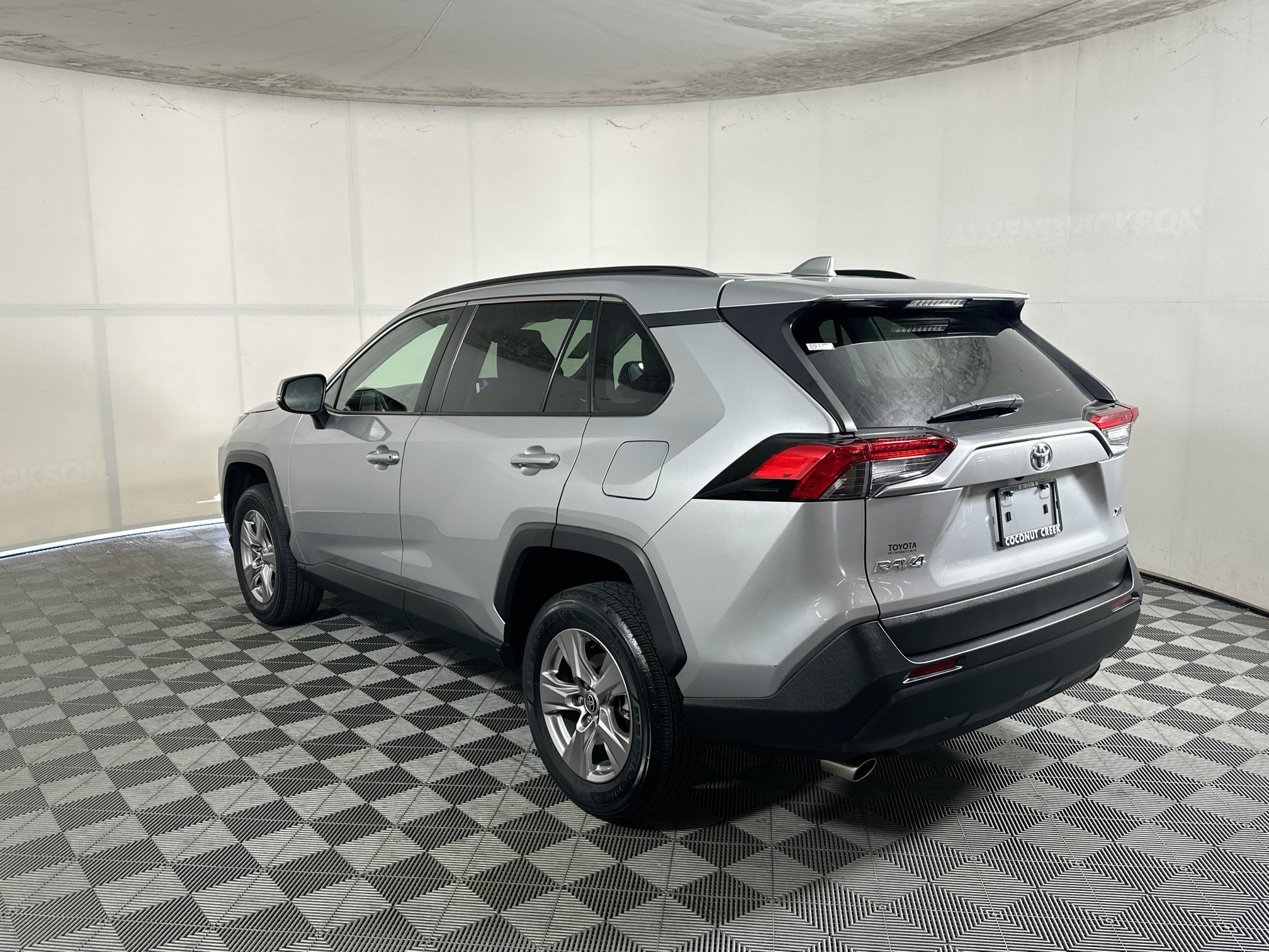 Used 2023 Toyota RAV4 XLE FWD image 5
