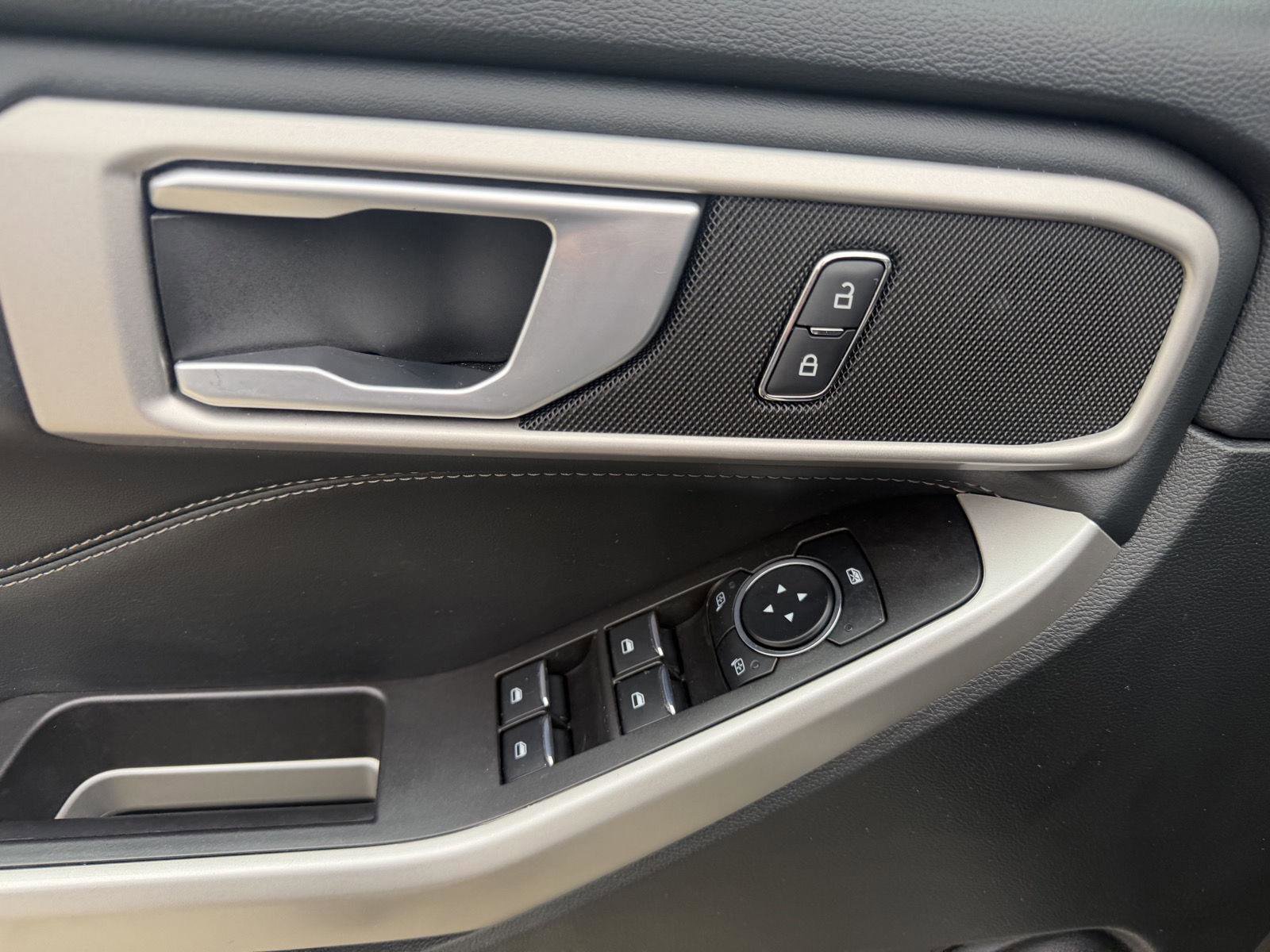 Used 2024 Ford Explorer XLT w/ Equipment Group 202A image 11