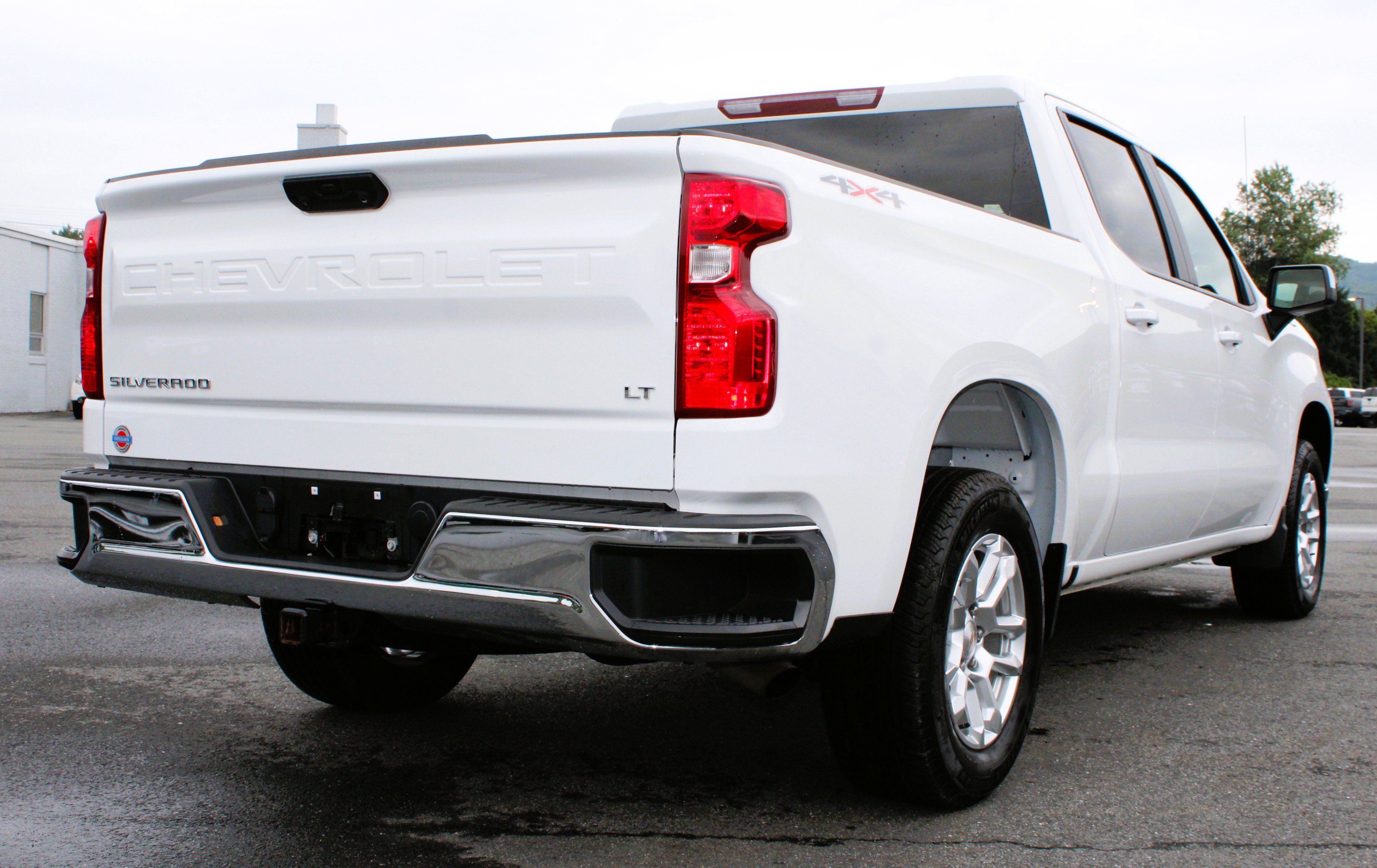 Used 2025 Chevrolet Silverado 1500 LT AWD/4WD image 8