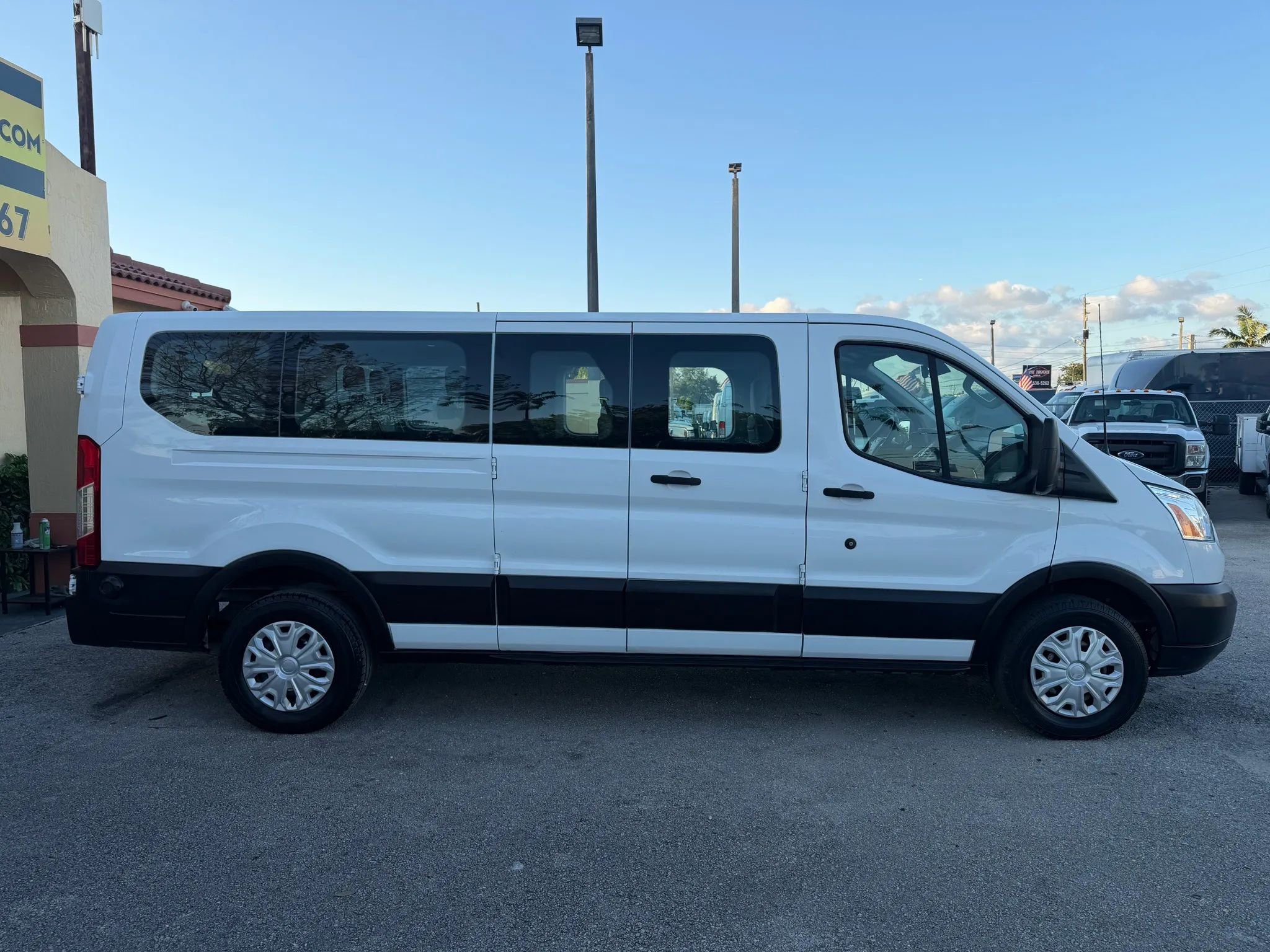 Used 2019 Ford Transit 350 XLT image 9