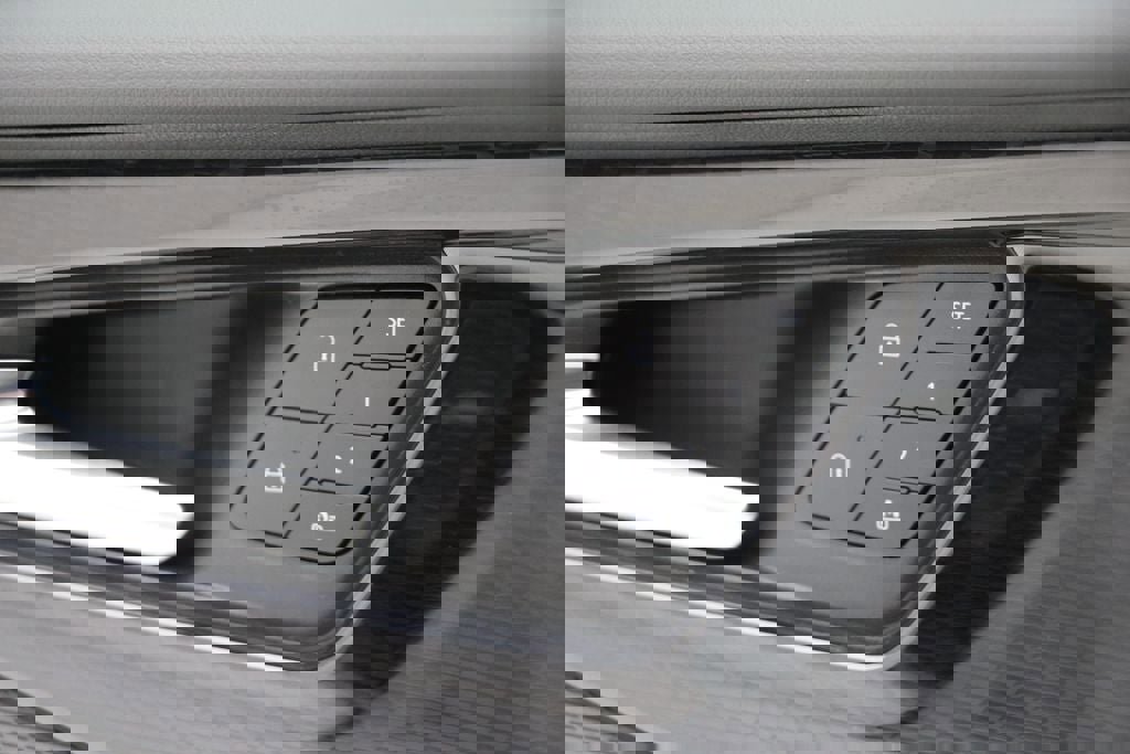 Used 2024 Chevrolet Blazer EV RS image 29