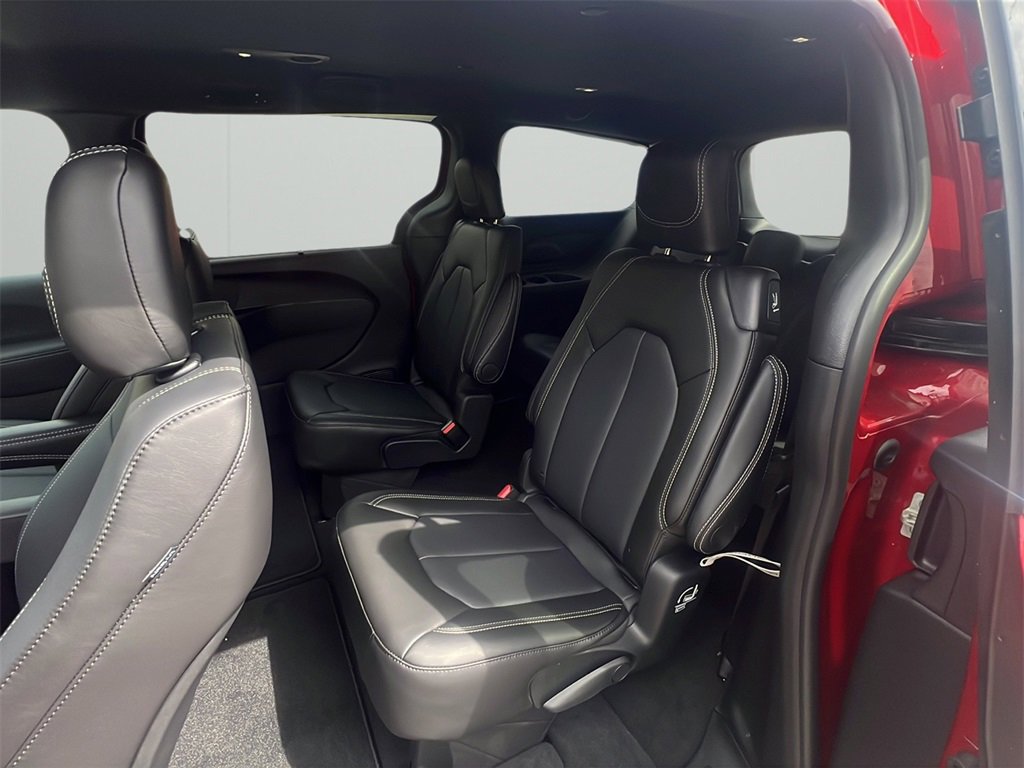 New 2025 Chrysler Pacifica Select image 16