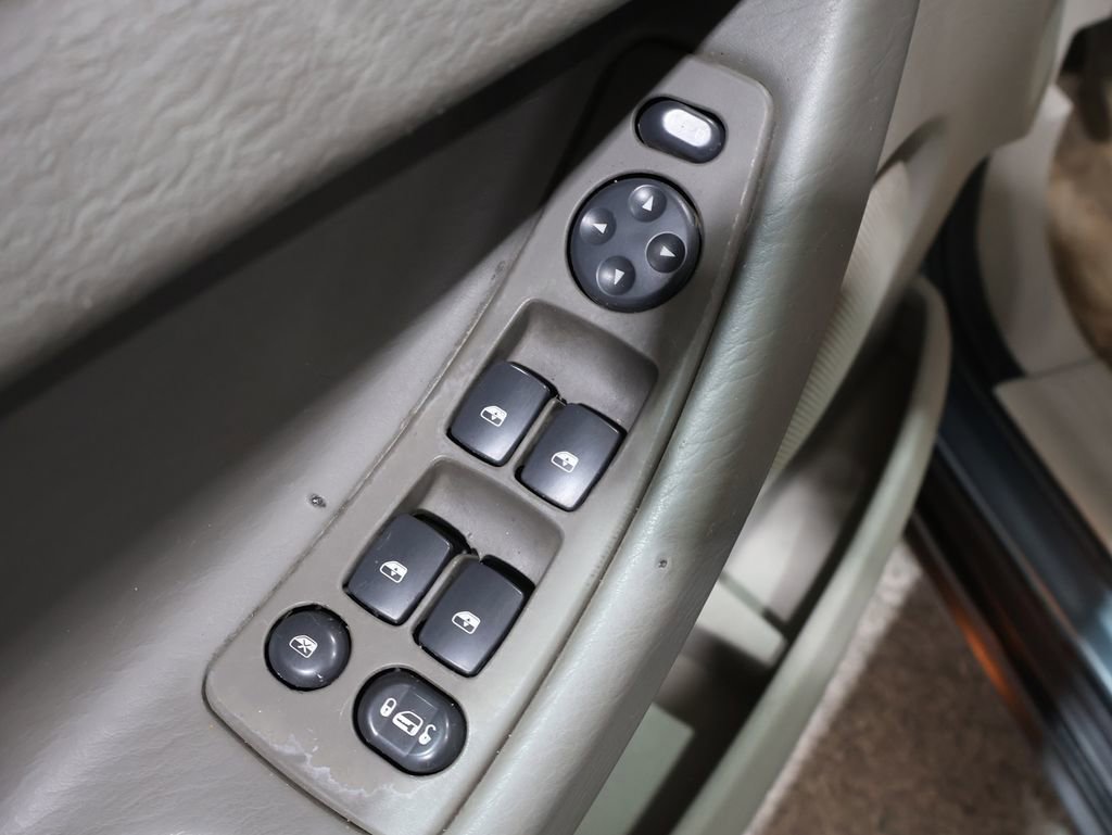 Used 2007 Chrysler Pacifica Touring image 13