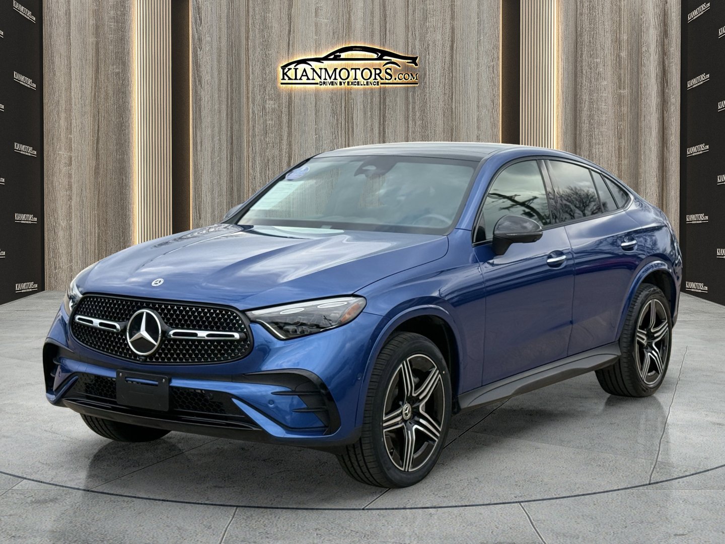 Used 2024 Mercedes-Benz GLC 300 4MATIC w/ AMG Line image 3