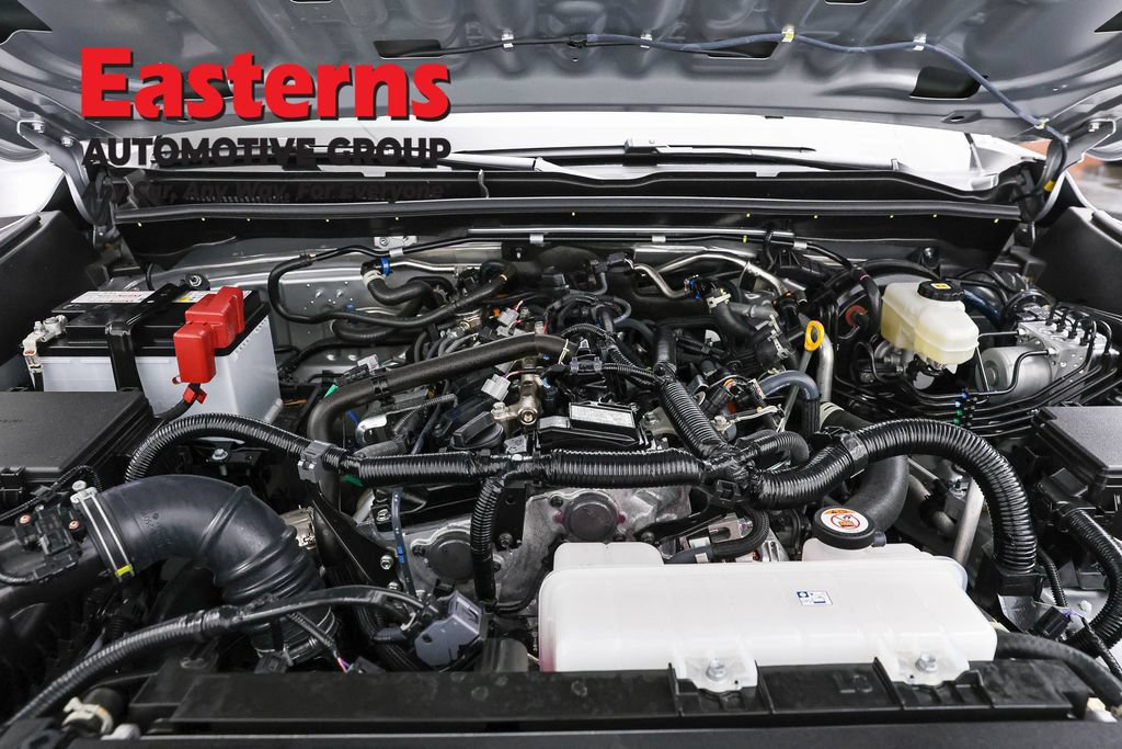 Used 2025 Toyota 4Runner SR5 AWD/4WD image 7