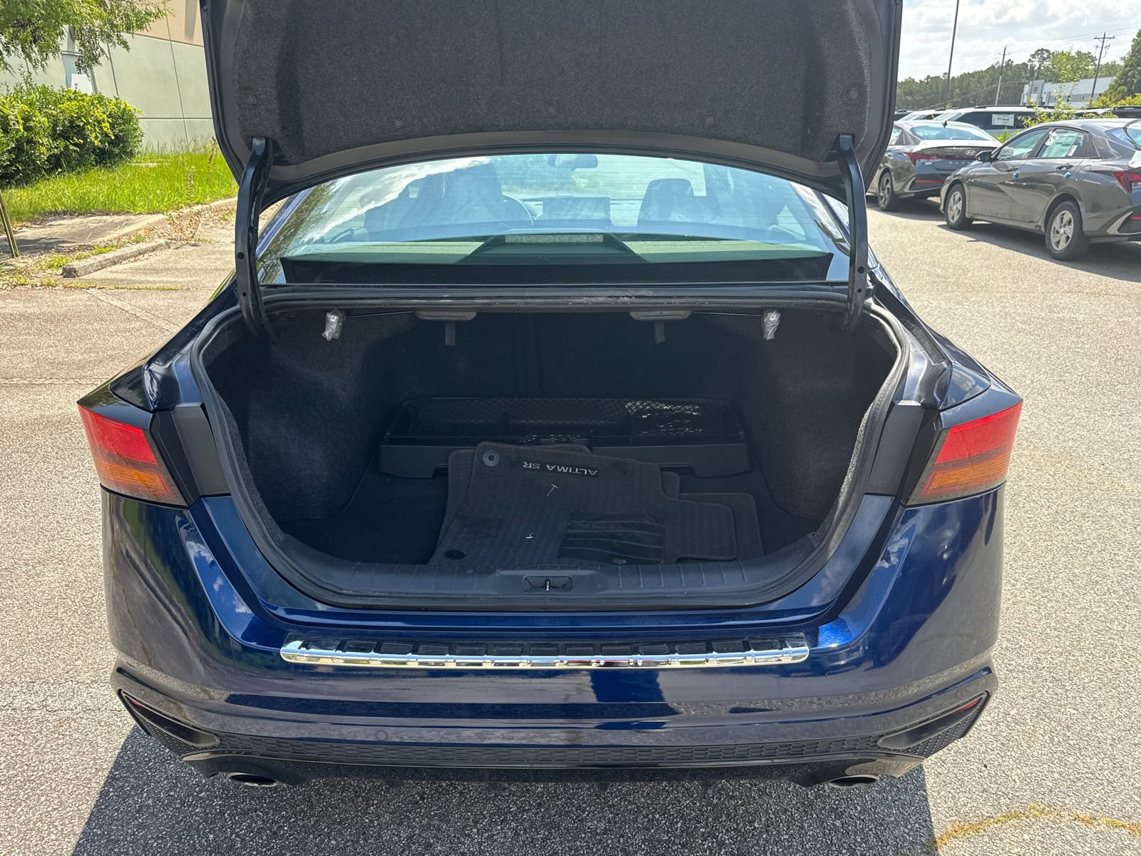 Used 2023 Nissan Altima 2.5 SR w/ SR Premium Package FWD image 18