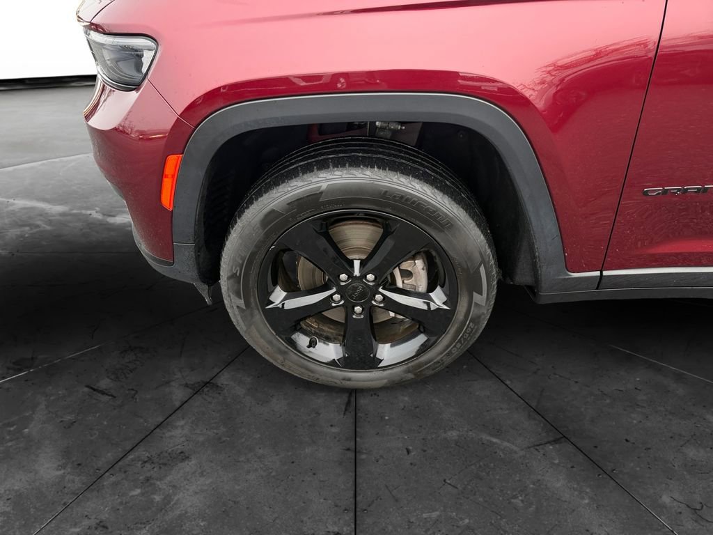 Used 2023 Jeep Grand Cherokee L Laredo image 14