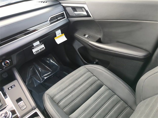 New 2025 Mitsubishi Outlander SE image 19