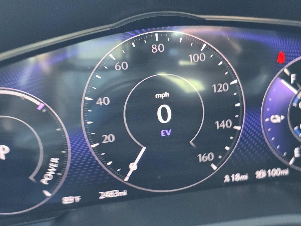 Certified 2025 MAZDA CX-70 Plug-In Hybrid w/ Premium Plus AWD/4WD image 17