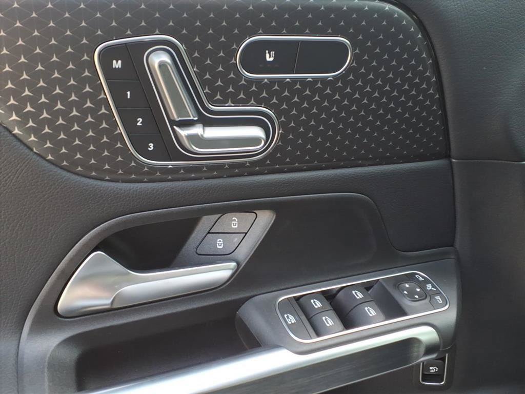 New 2026 Mercedes-Benz GLB 250 4MATIC image 11