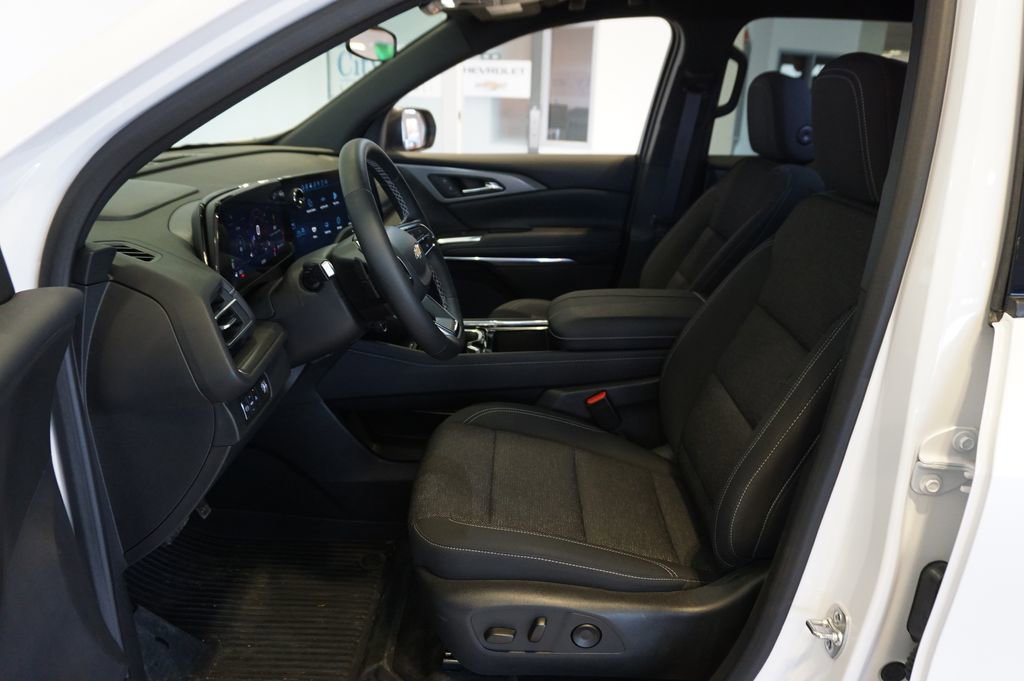 New 2025 Chevrolet Traverse LT w/ Driver Confidence Package image 9