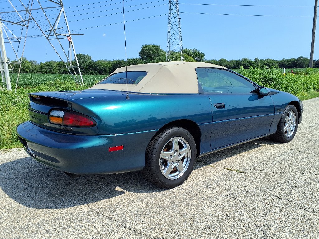 Used 1997 Chevrolet Camaro Z28 image 3