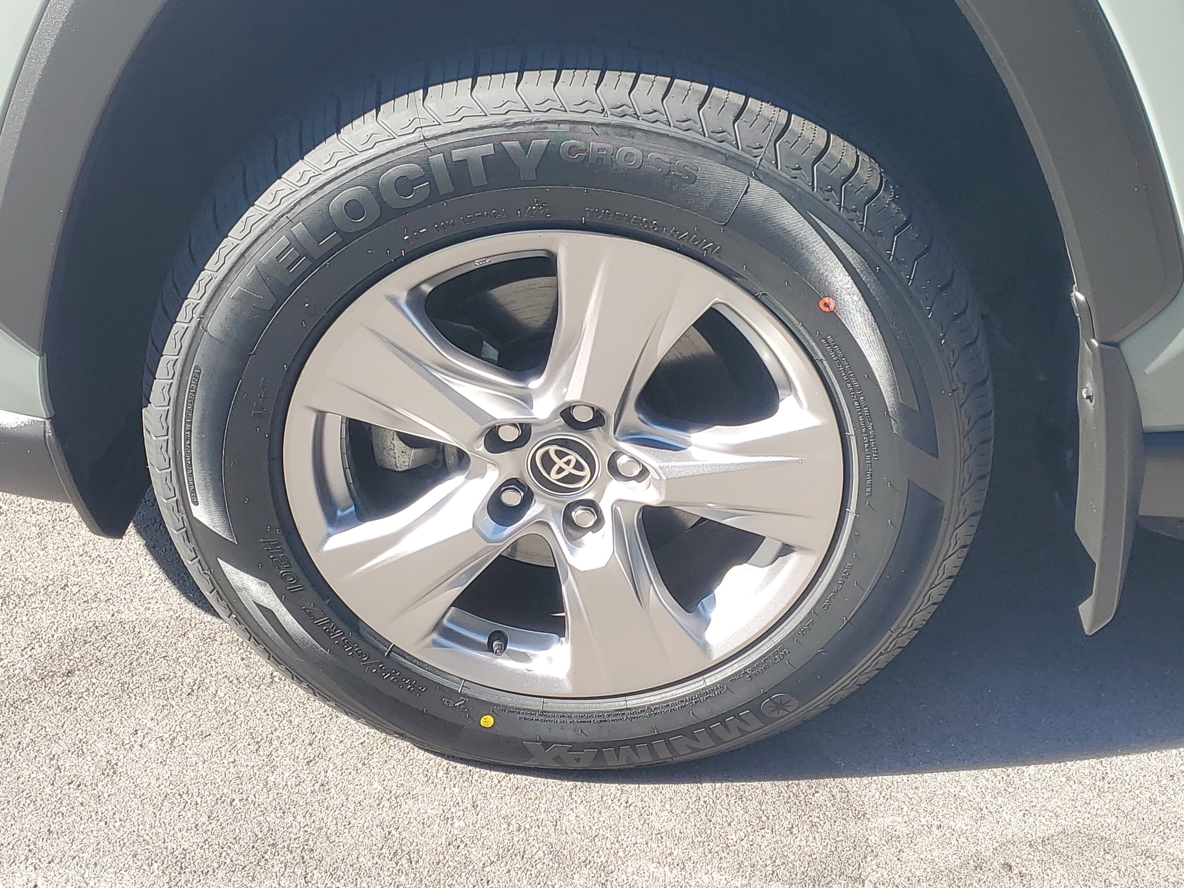 Used 2022 Toyota RAV4 XLE image 4