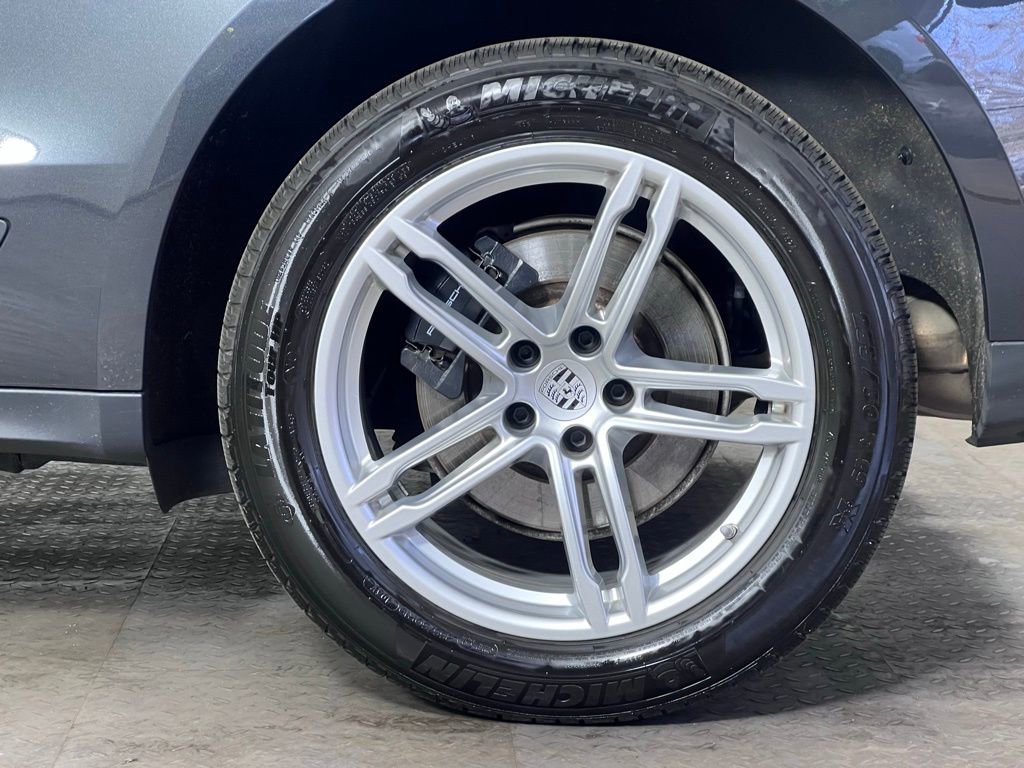 Certified 2025 Porsche Macan image 11