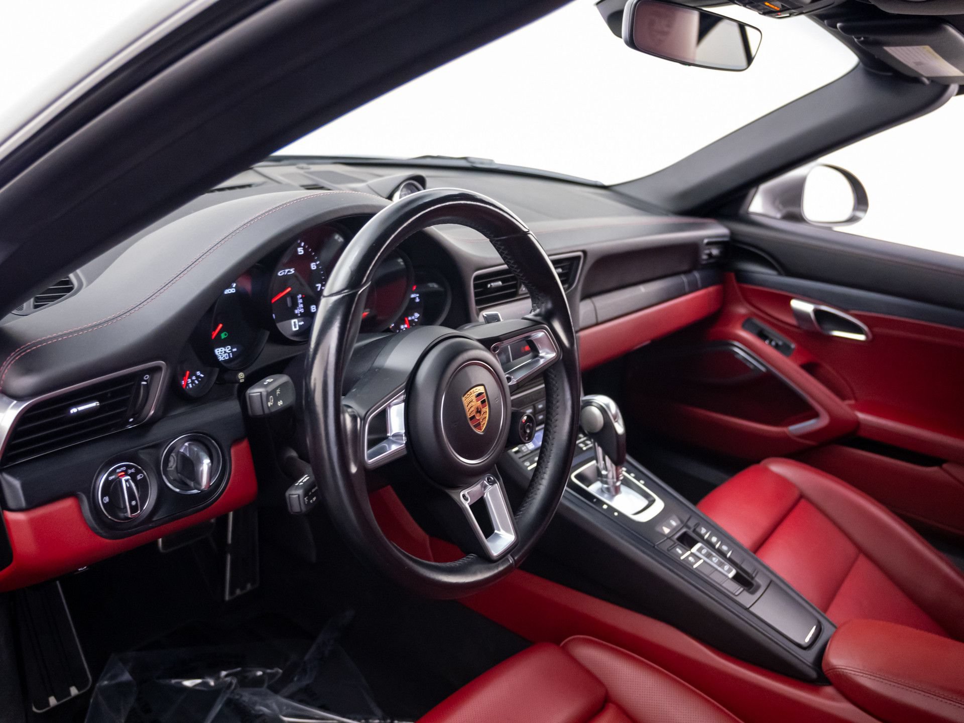 Used 2018 Porsche 911 Carrera GTS RWD image 4
