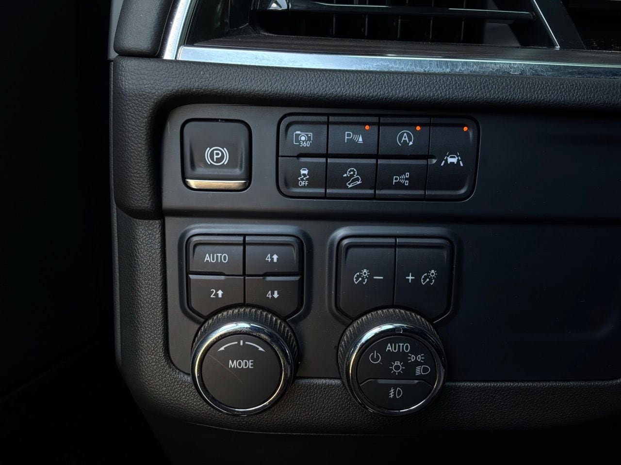 Used 2025 Chevrolet Tahoe Z71 AWD/4WD image 27