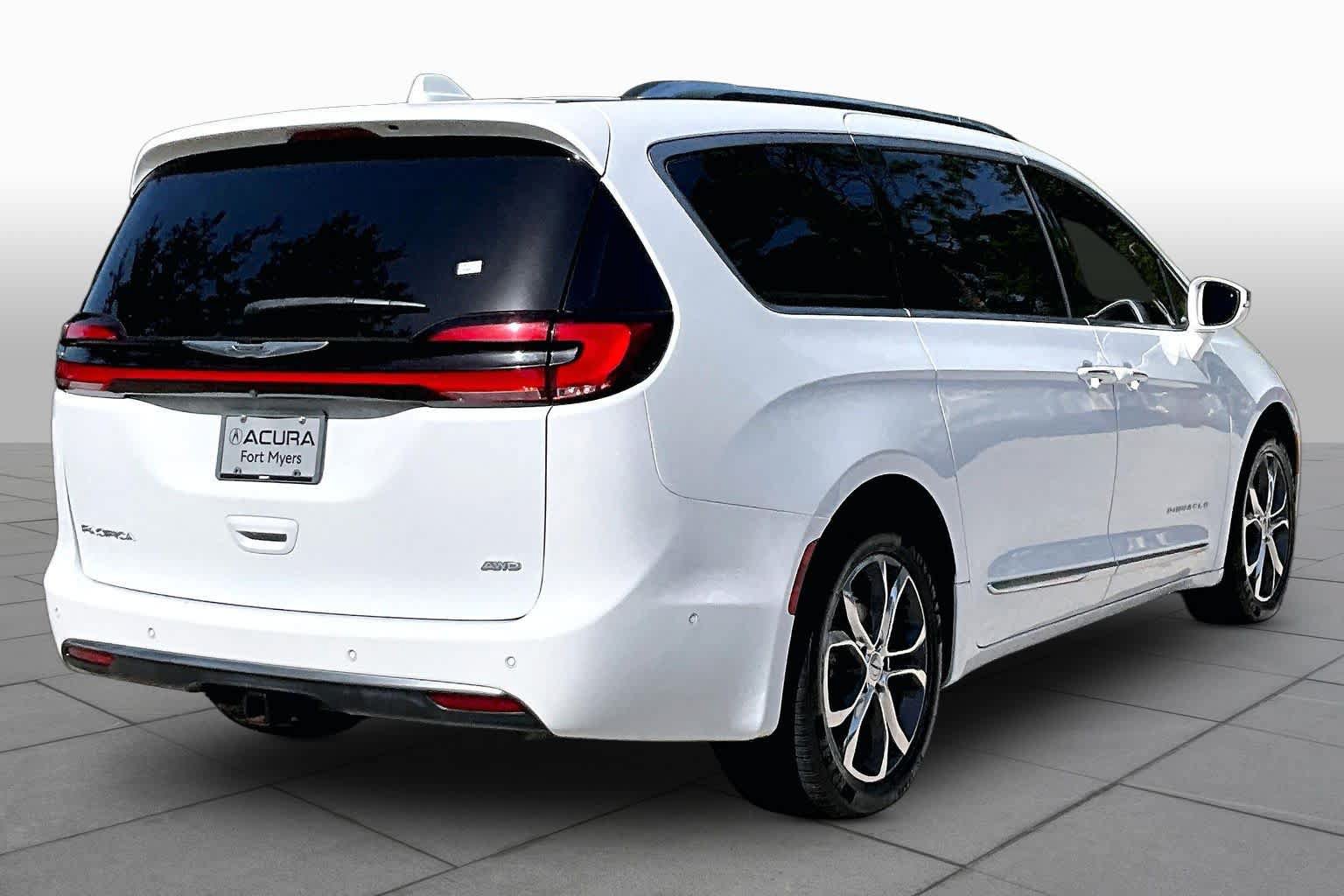 Used 2022 Chrysler Pacifica Pinnacle AWD/4WD image 13