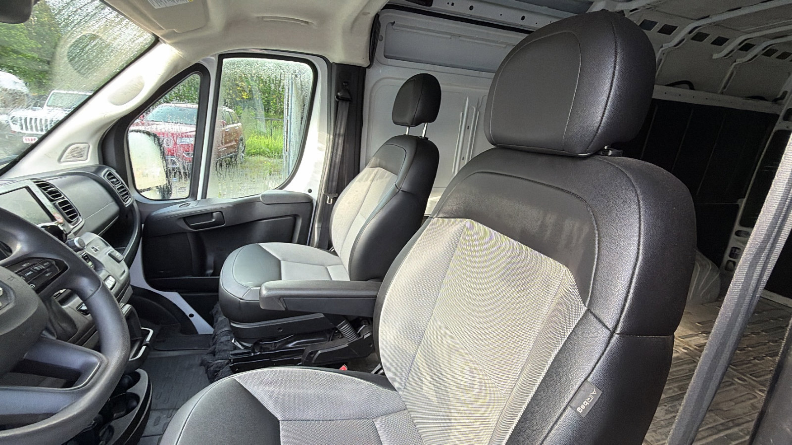 Used 2024 RAM ProMaster 2500 w/ Convenience Group FWD image 18