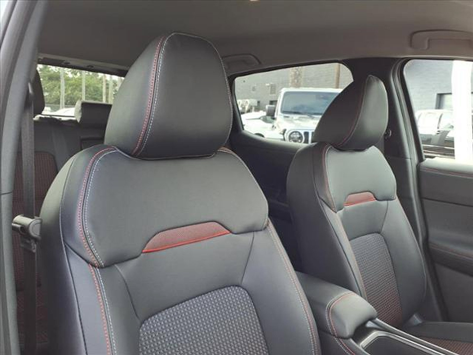 Used 2025 Nissan Kicks SR image 21