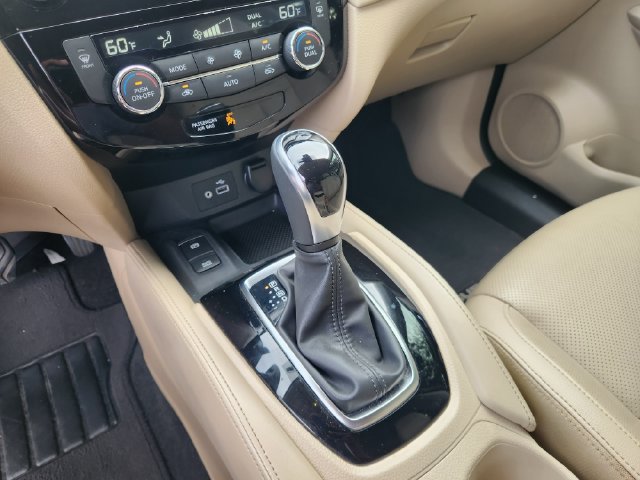 Used 2019 Nissan Rogue SL w/ Premium Package FWD image 21