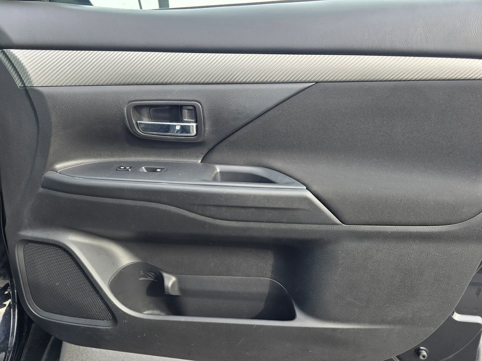 Used 2017 Mitsubishi Outlander ES image 36
