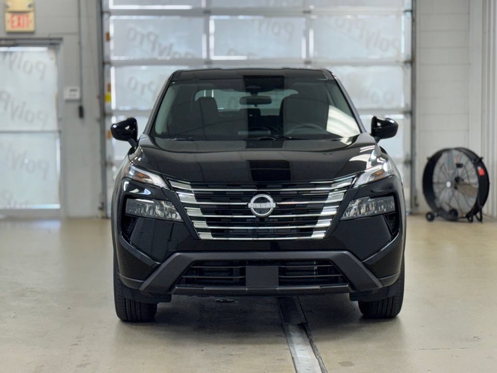 Certified 2026 Nissan Rogue SV AWD/4WD image 2
