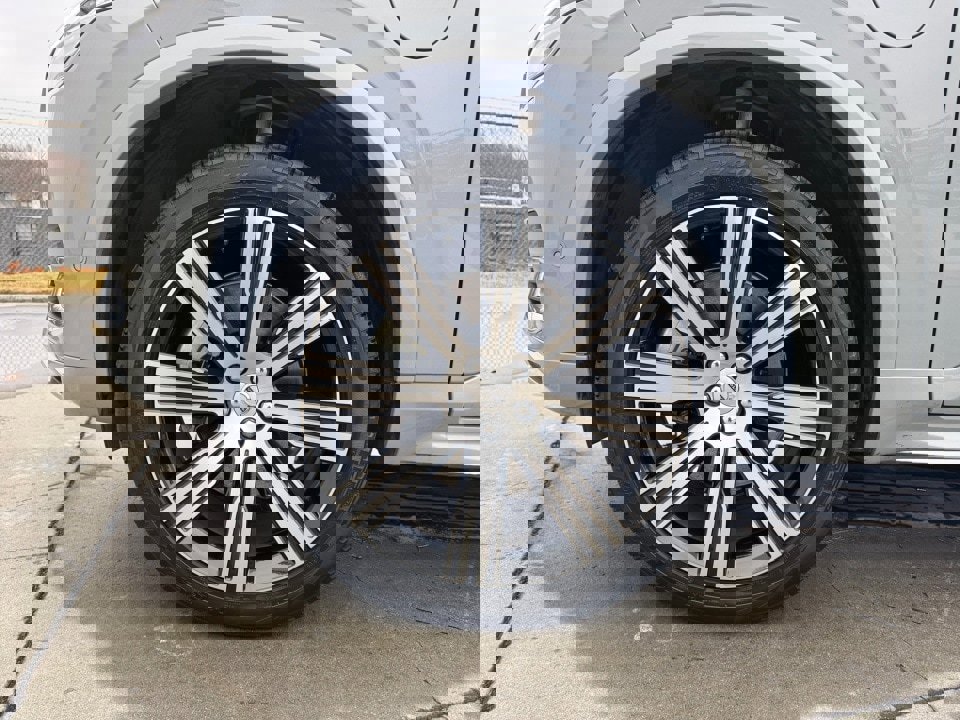 Certified 2024 Volvo XC90 T8 Plus w/ Protection Package Premier image 27