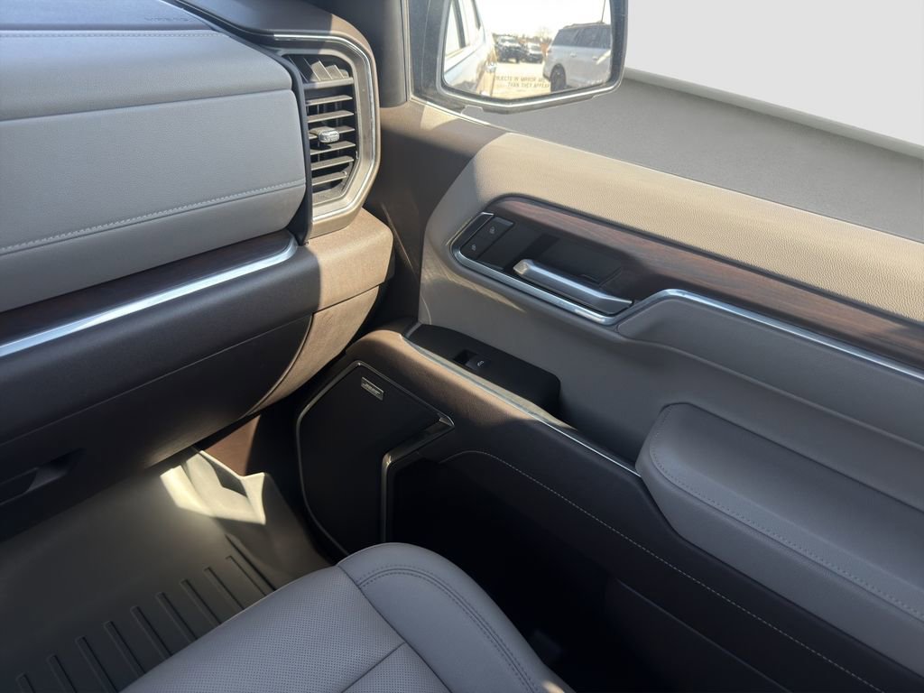 Used 2022 GMC Sierra 1500 SLT w/ SLT Convenience Package image 17