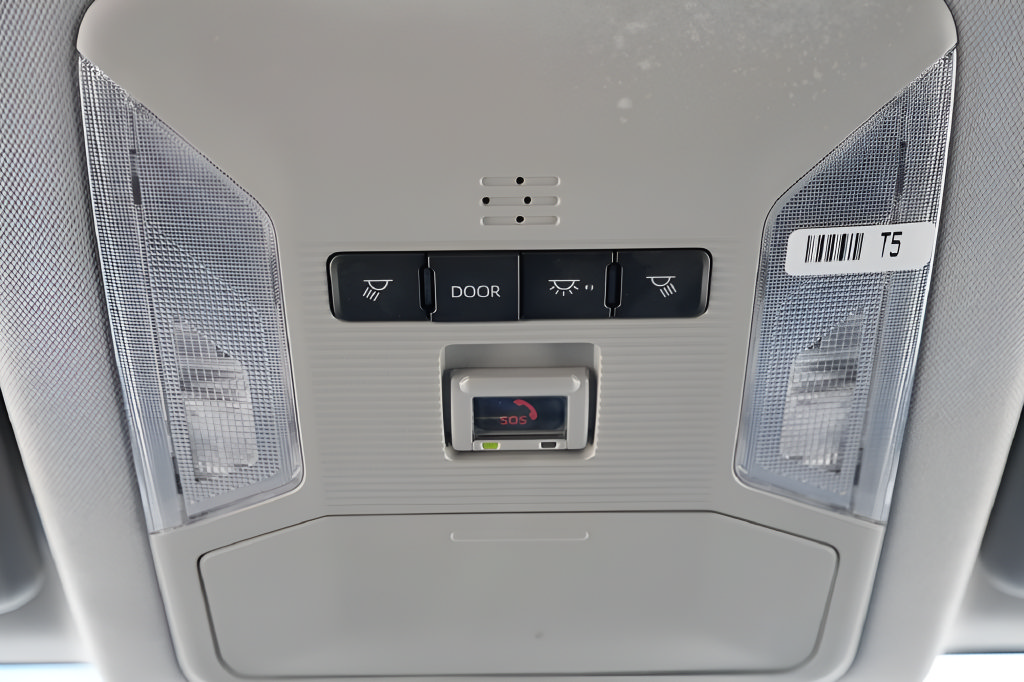 Used 2024 Toyota RAV4 LE AWD/4WD image 18