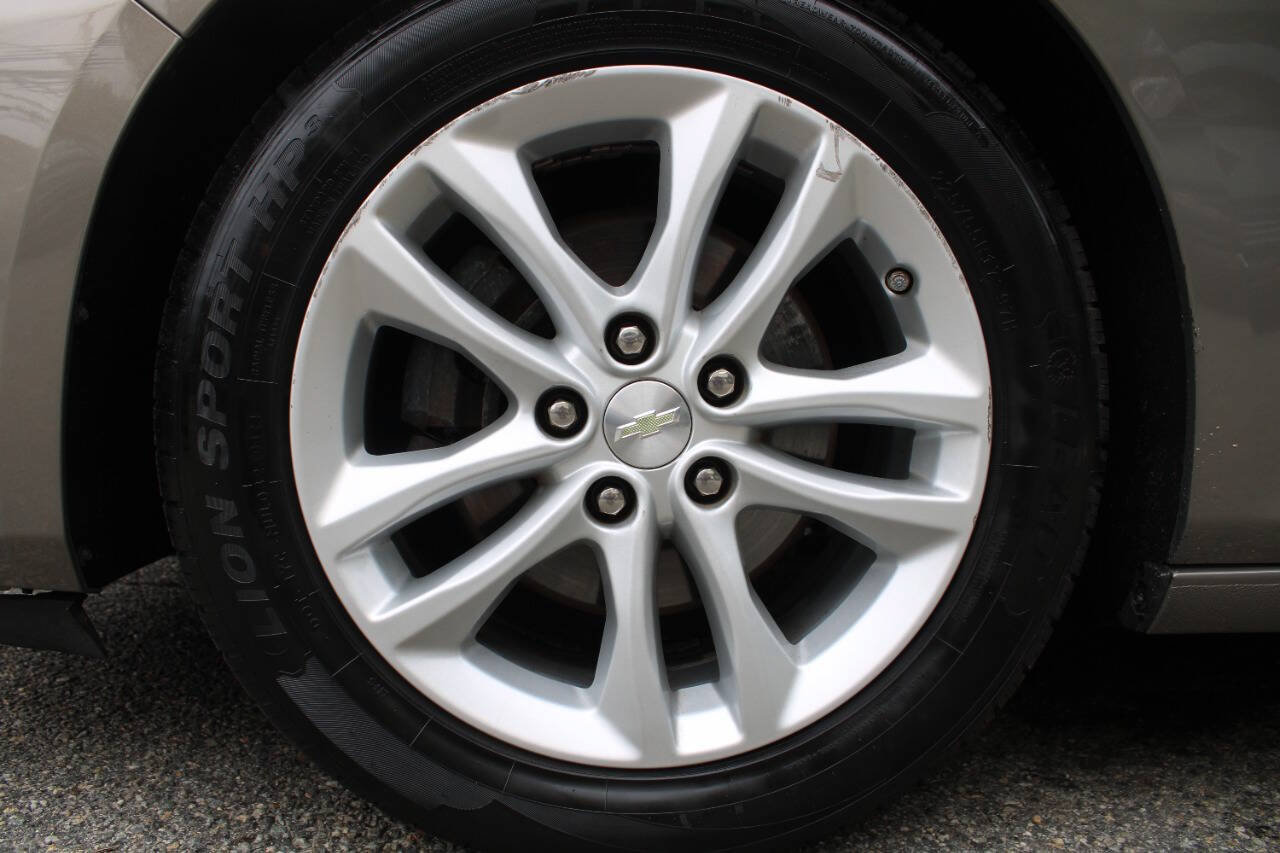 Used 2017 Chevrolet Malibu LT w/ Leather Package FWD image 19