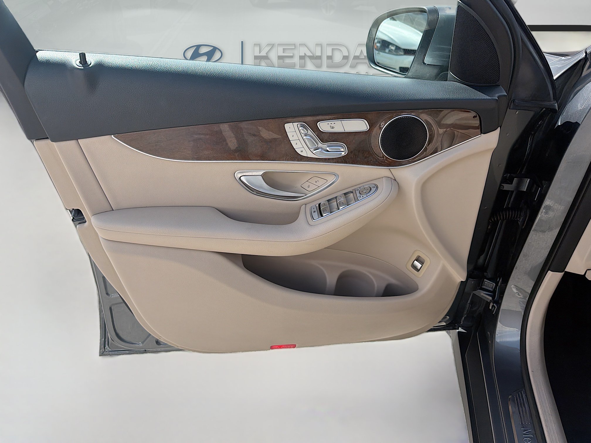 Used 2019 Mercedes-Benz GLC 300 image 17