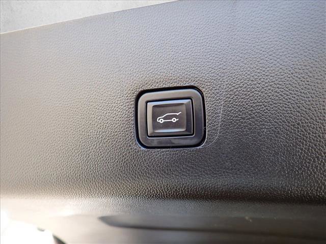 Used 2023 Chevrolet Traverse LT image 9