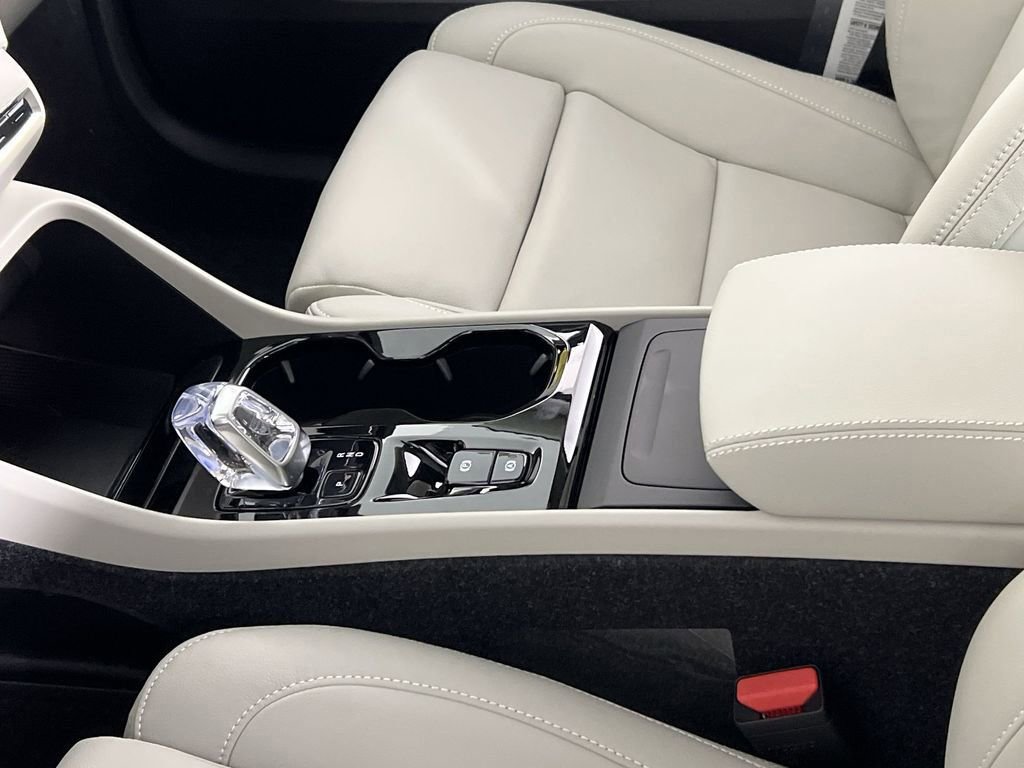 New 2026 Volvo XC40 B5 Plus w/ Climate Package image 20