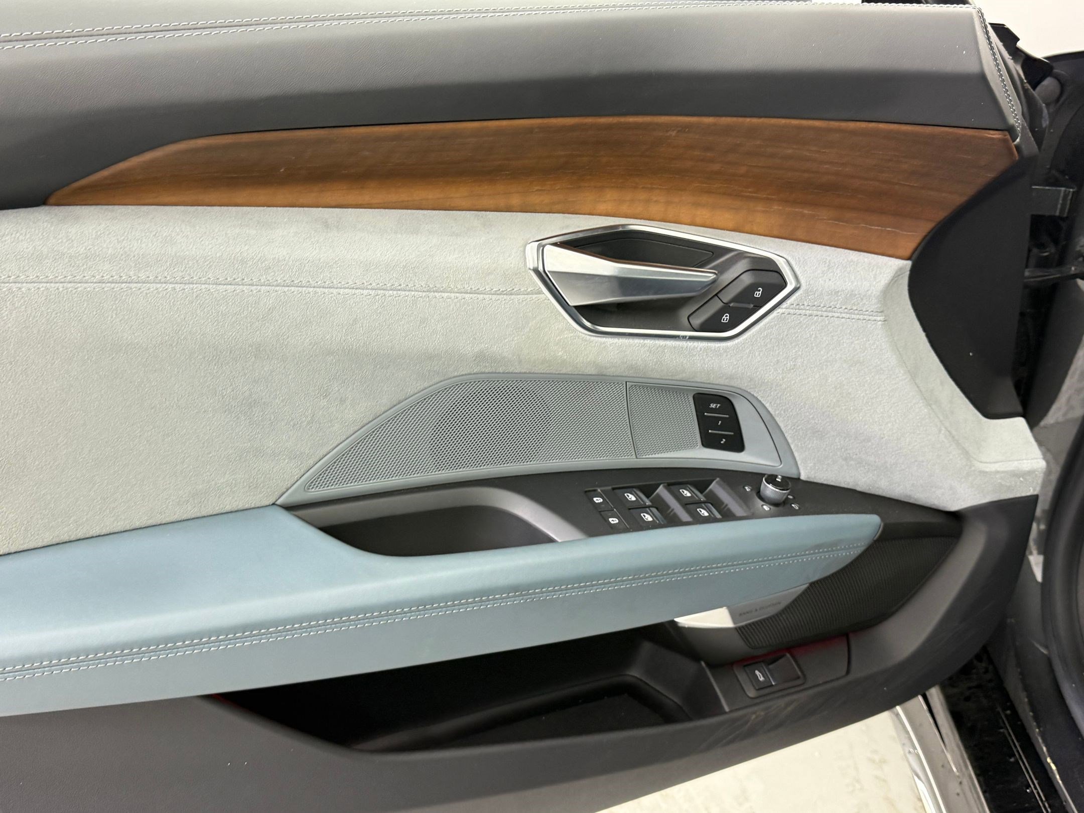 Used 2022 Audi RS e-tron GT image 13