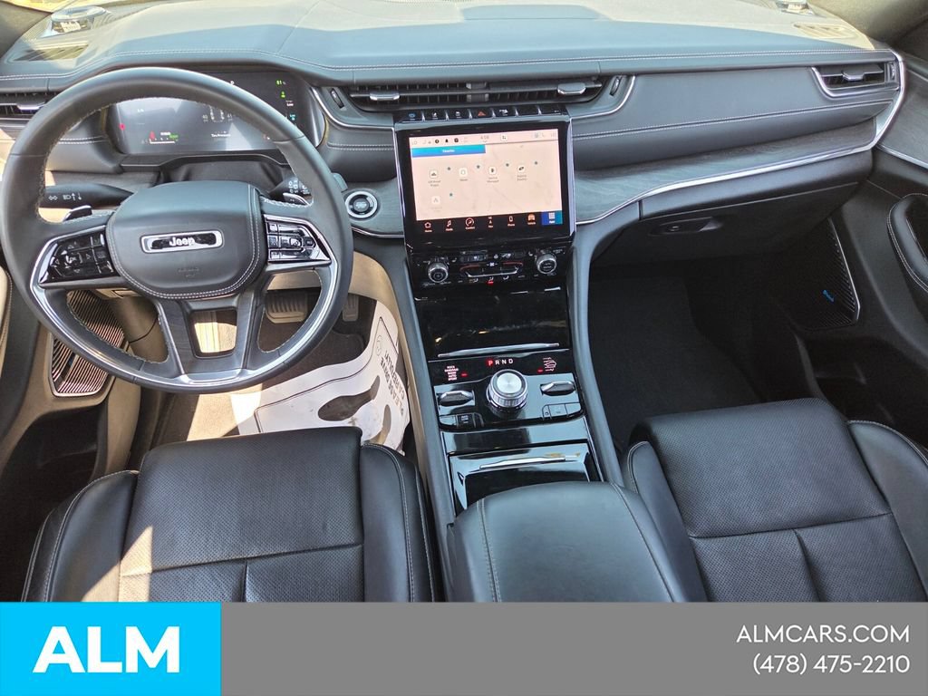 Used 2023 Jeep Grand Cherokee Overland w/ Luxury Tech Group IV AWD/4WD image 12