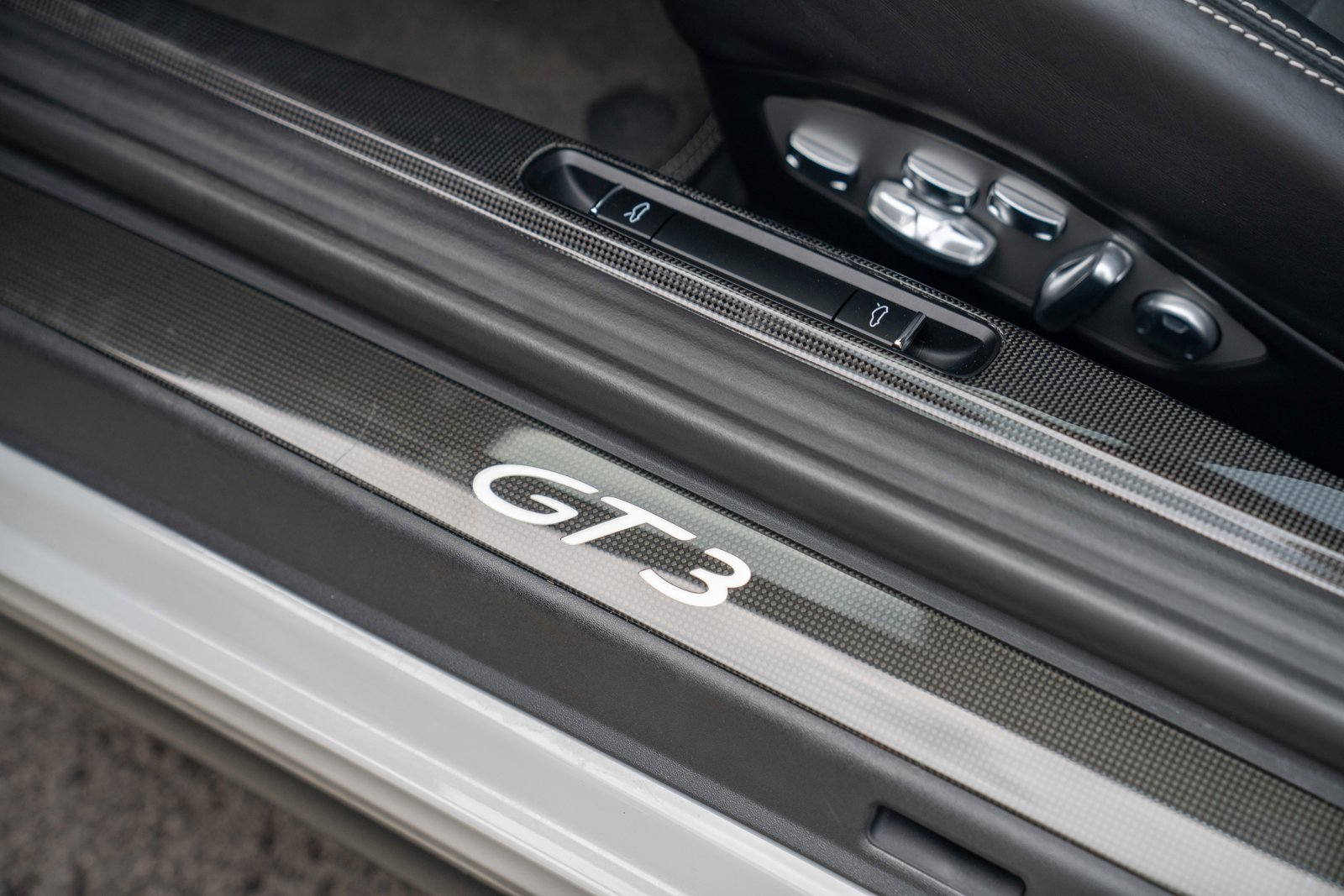 Certified 2018 Porsche 911 GT3 RWD image 12