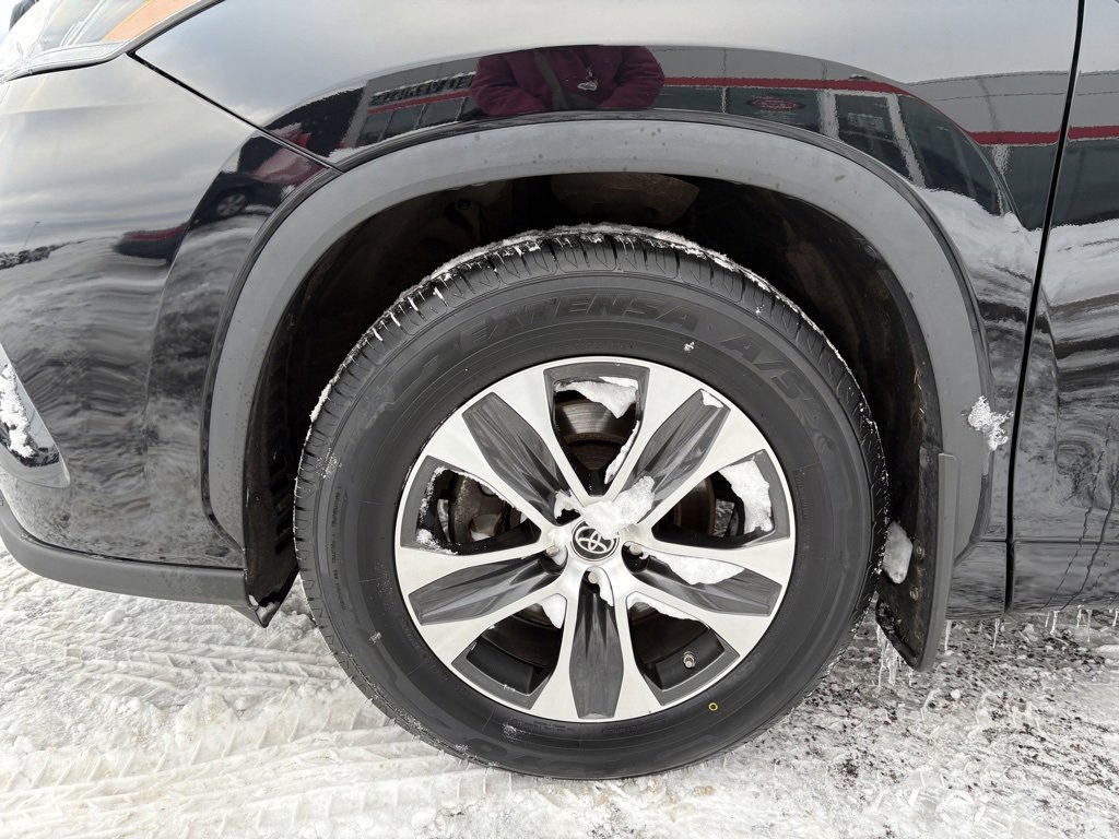 Certified 2022 Toyota Highlander XLE image 8
