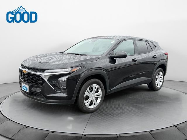 Used 2025 Chevrolet Trax LS image 1